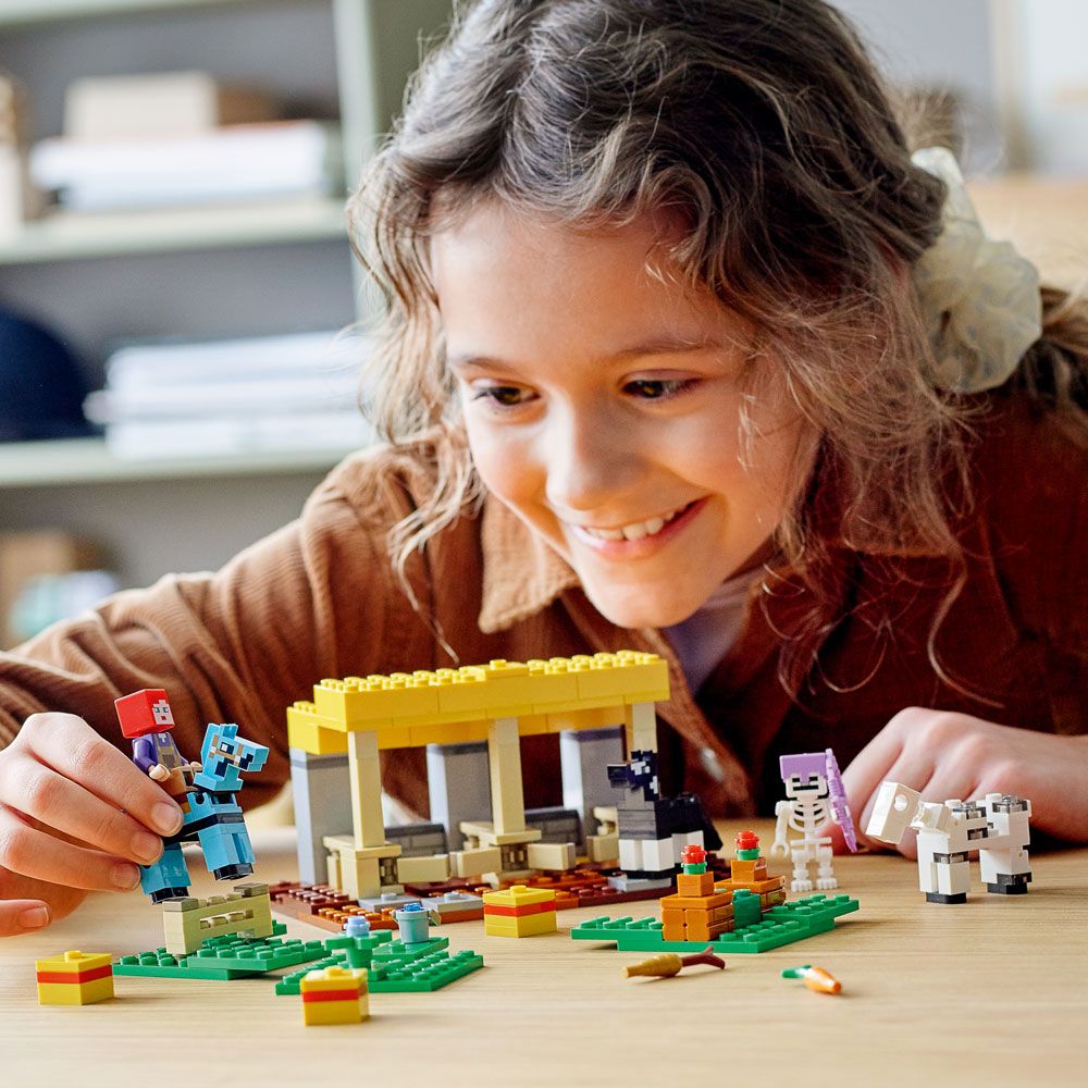 Poze Lego Minecraft Grajdul cailor 21171