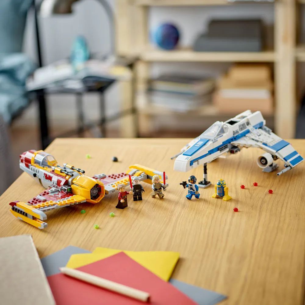 Lego Star Wars E-Wing al Noii Republici vs Starfighter-ul lui Shin Hati 75364